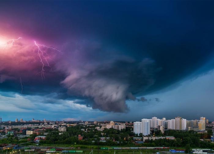 Роман Вильфанд спрогнозировал дубайский шторм в России к пятнице