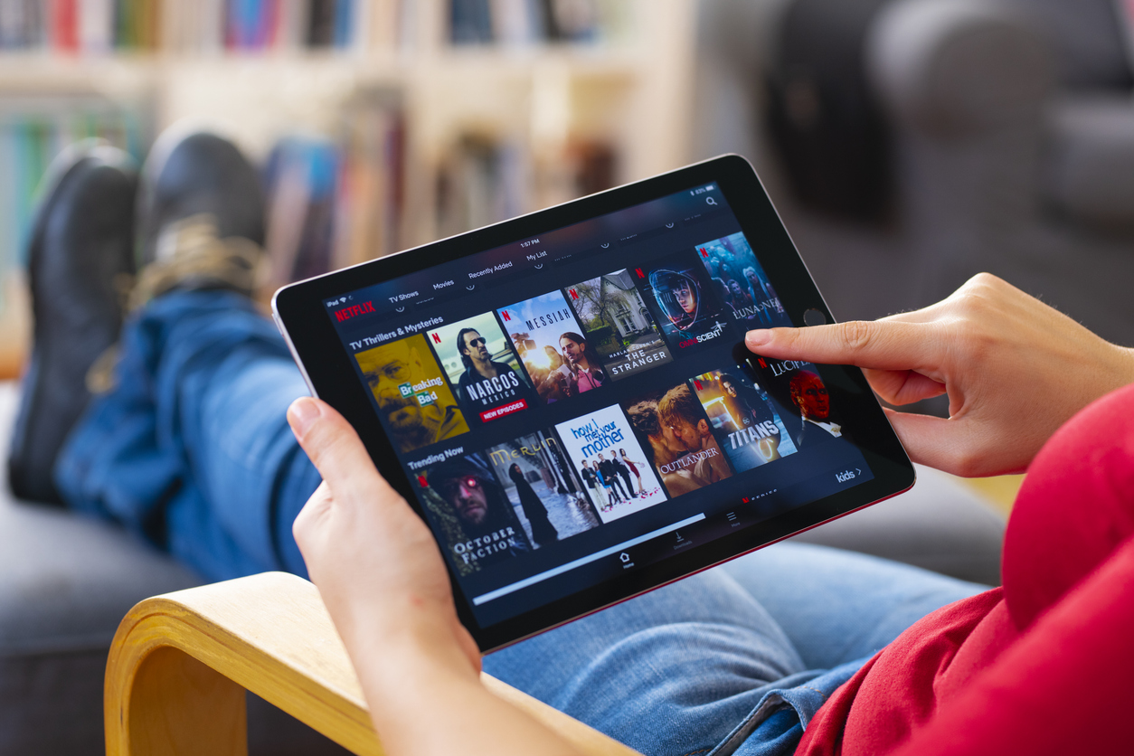 Прибыль Netflix взлетела до $2,3 млрд за квартал после введения мер против совместного использования аккаунтов