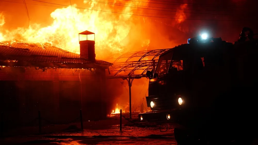 Пострадавшие сотрудники нефтебазы в Луганске находятся в состоянии средней тяжести